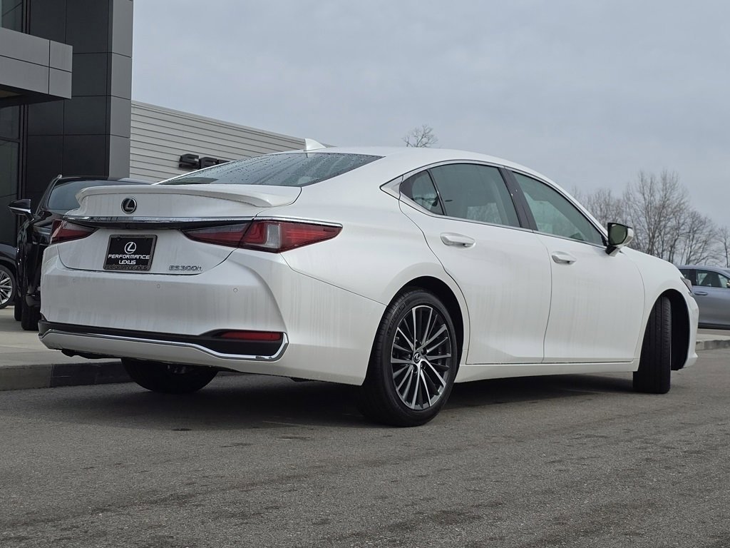 Certified 2024 Lexus ES 300h w/ Accessory Package (Z1) image 30