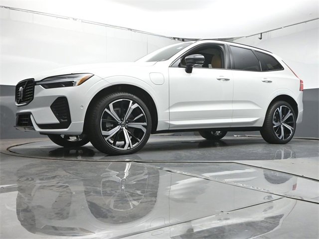 Used 2025 Volvo XC60 T8 Ultra w/ Protection Package Premier image 35