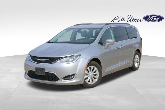Used 2017 Chrysler Pacifica Touring-L image 1