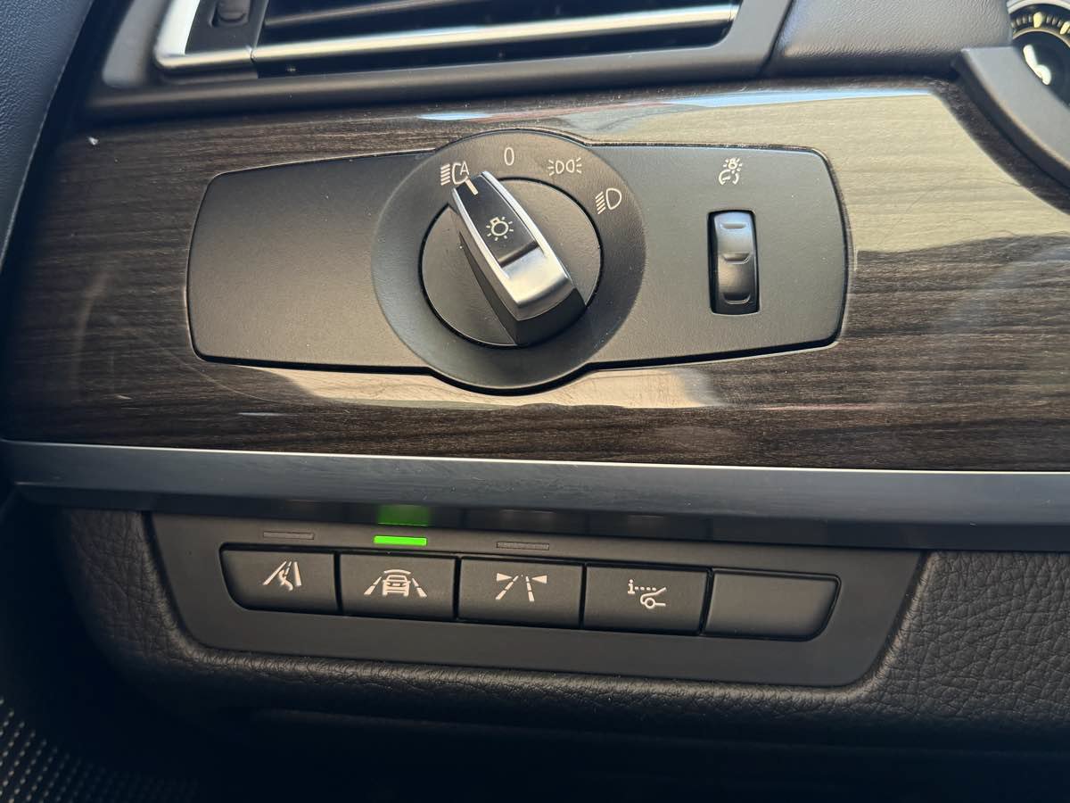 Used 2015 BMW 750Li RWD image 27