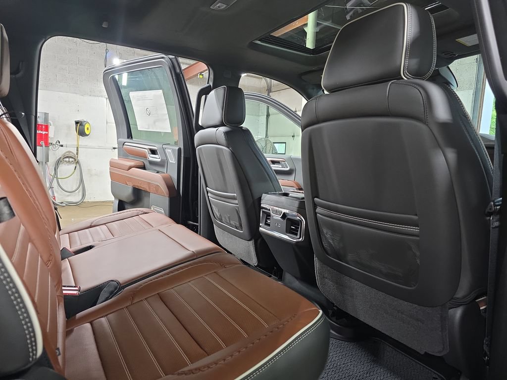 New 2026 GMC Sierra 3500 Denali Ultimate w/ LPO, Black Badging Package AWD/4WD image 11