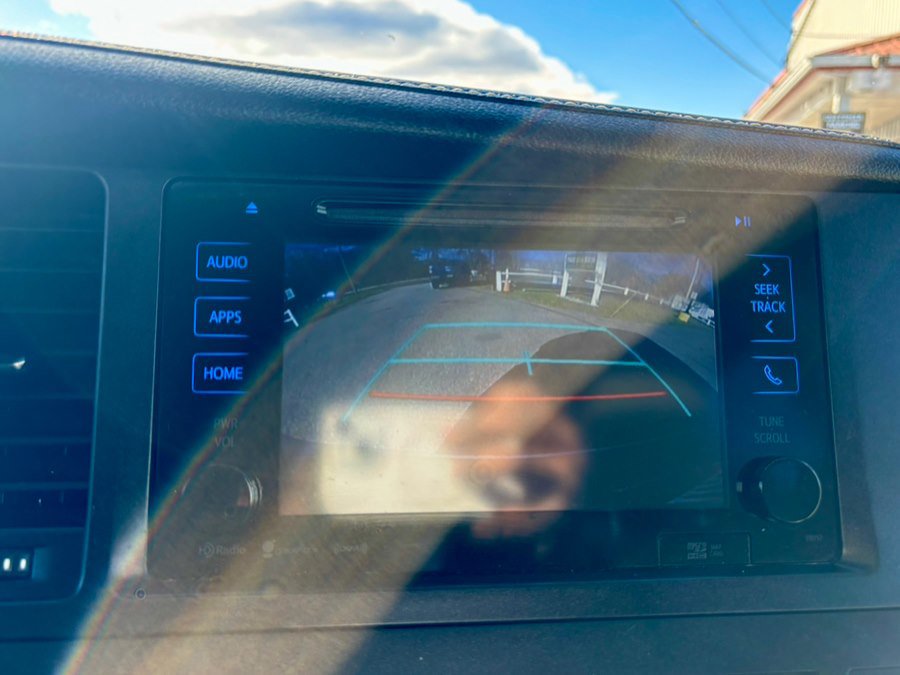 Used 2017 Toyota Sienna XLE w/ XLE Navigation Package image 22