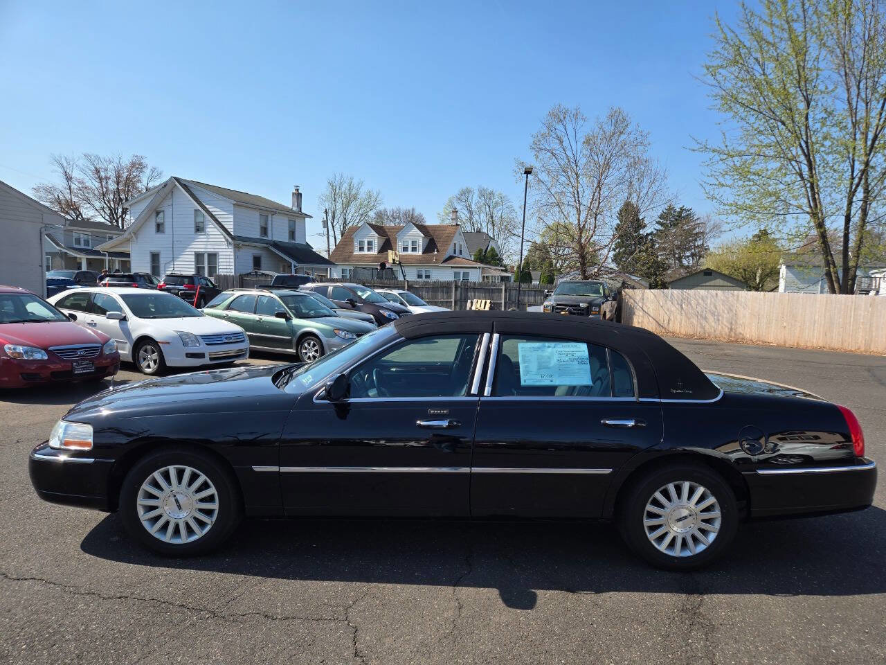 Used 2004 Lincoln Town Car Signature image 9
