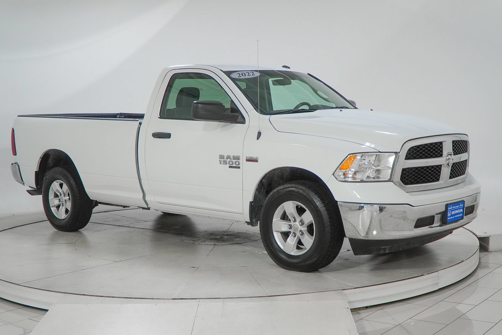 Used 2022 RAM 1500 Classic SLT AWD/4WD image 14