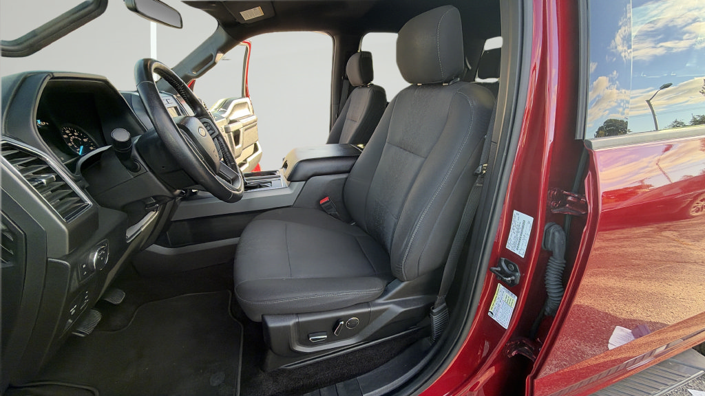 Used 2018 Ford F150 XLT w/ Equipment Group 302A Luxury AWD/4WD image 32