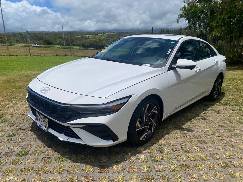 Certified 2024 Hyundai Elantra Limited FWD image 3