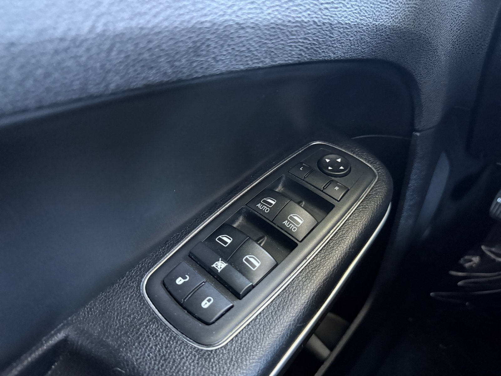 Used 2019 Chrysler 300 Touring RWD image 20