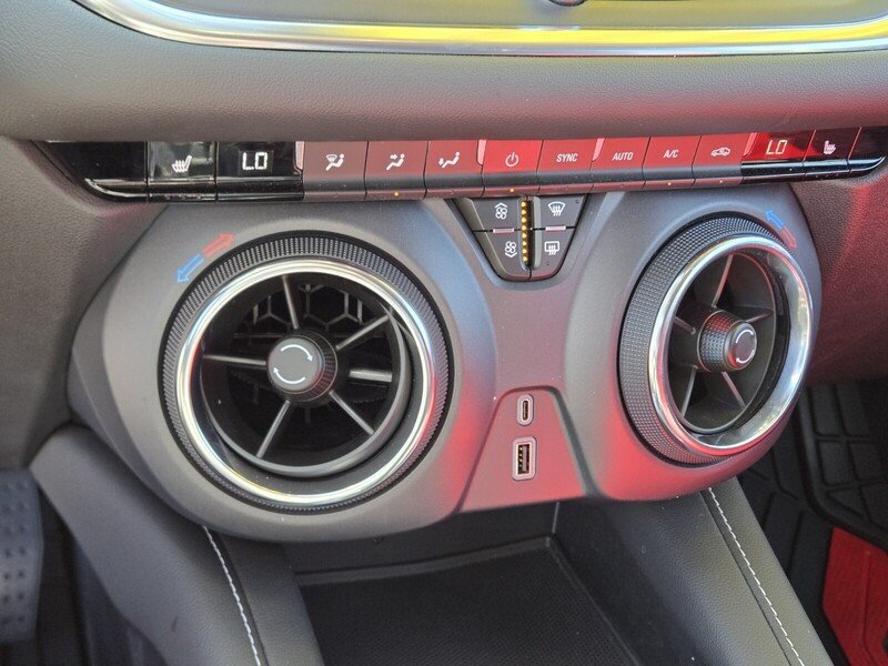 Used 2023 Chevrolet Blazer LT AWD/4WD image 21