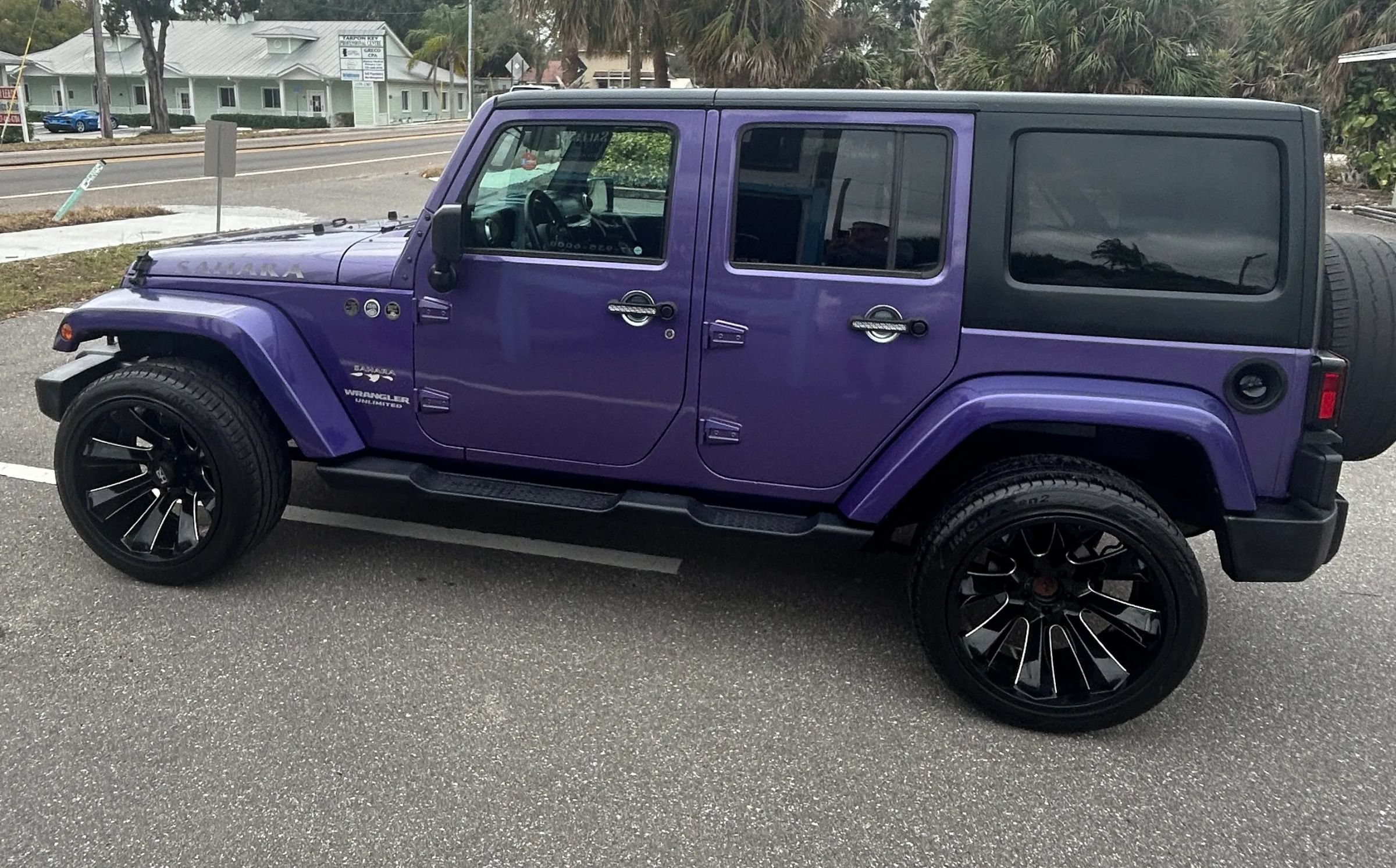 Used 2017 Jeep Wrangler Unlimited Sahara AWD/4WD image 6