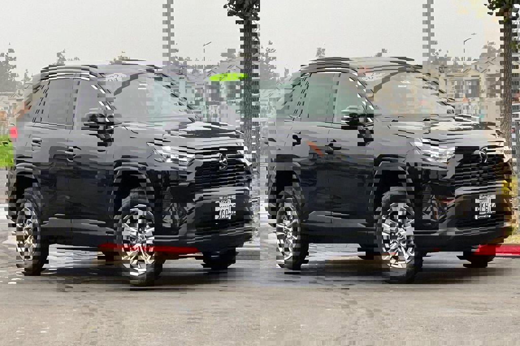 Used 2024 Toyota RAV4 XLE image 2