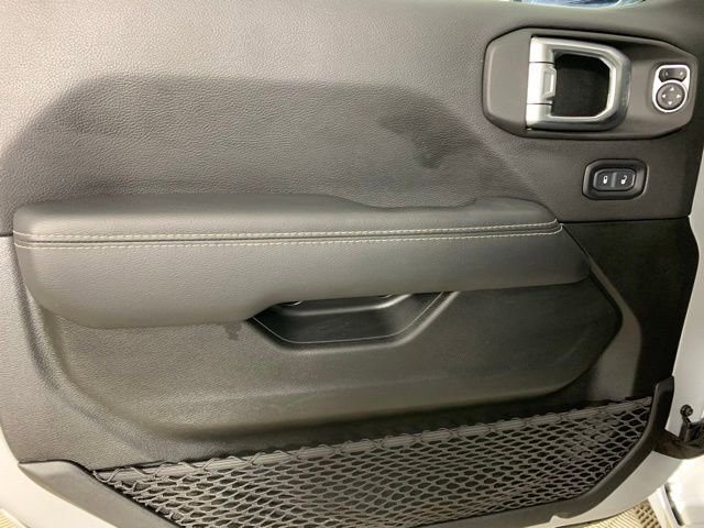 Used 2023 Jeep Wrangler Sahara image 28