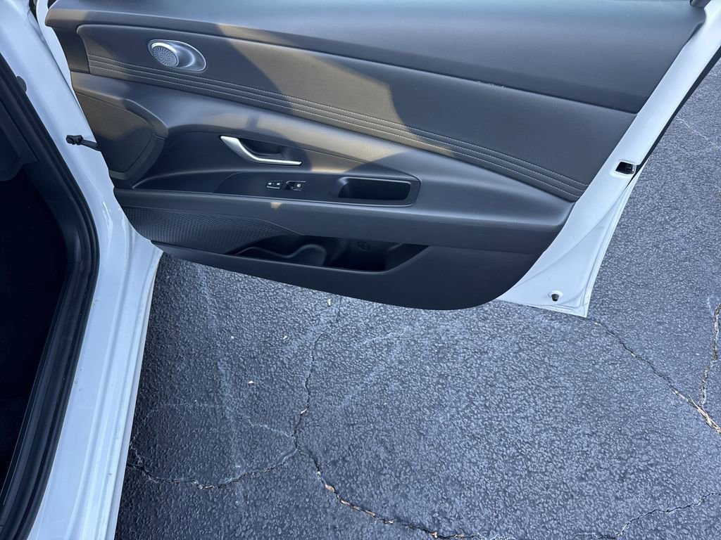New 2025 Hyundai Elantra SEL w/ Cargo Package FWD image 15