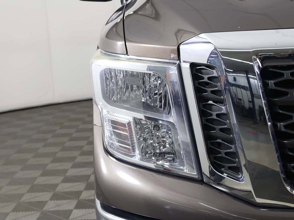 Used 2017 Nissan Titan SV image 10