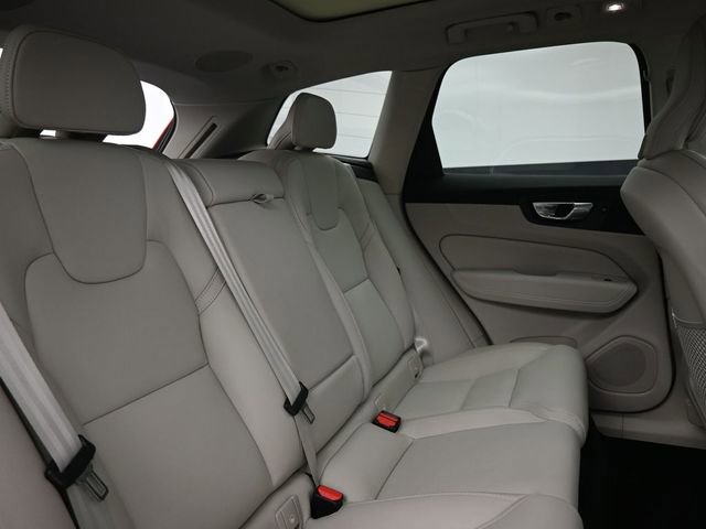 Used 2022 Volvo XC60 B5 Inscription w/ Climate Package image 33