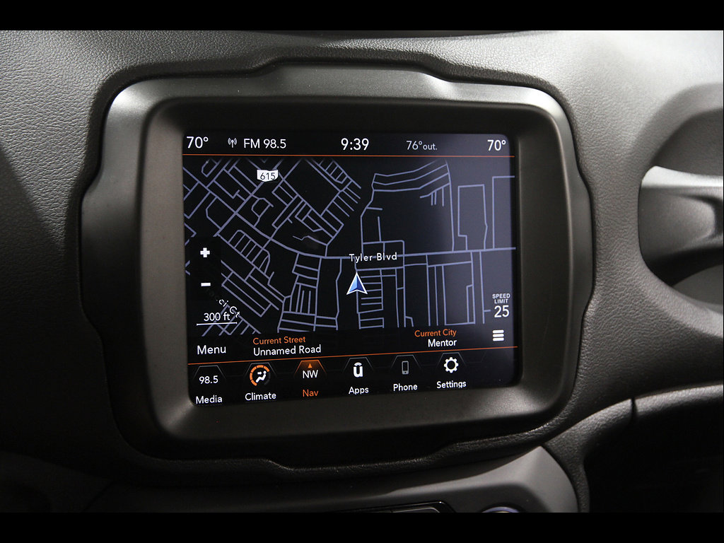 Used 2023 Jeep Renegade Latitude AWD/4WD image 12