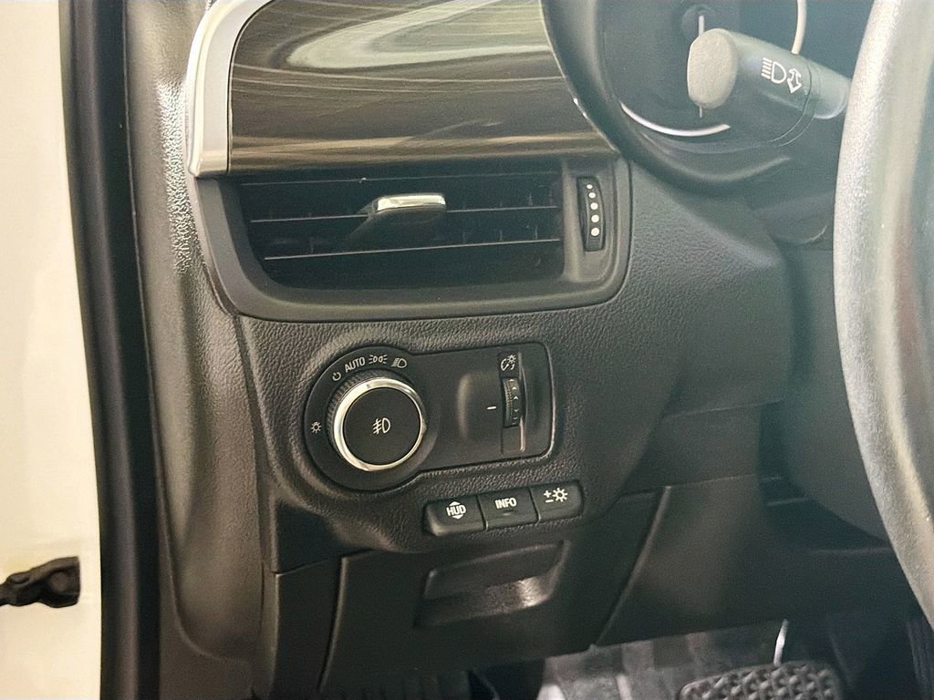 Used 2020 Buick Envision Premium w/ Driver Confidence Package AWD/4WD image 10