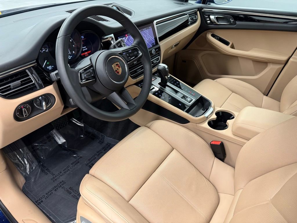 Used 2025 Porsche Macan image 4