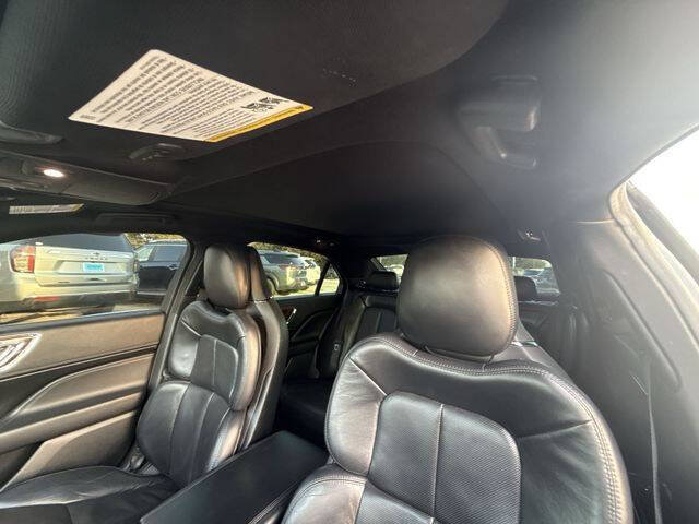 Used 2018 Lincoln Continental Reserve w/ Continental Climate Package FWD image 19