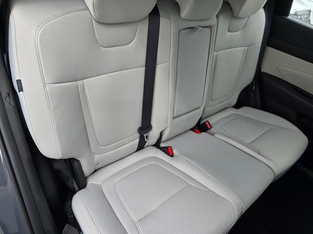 Certified 2025 Hyundai Tucson SE image 17