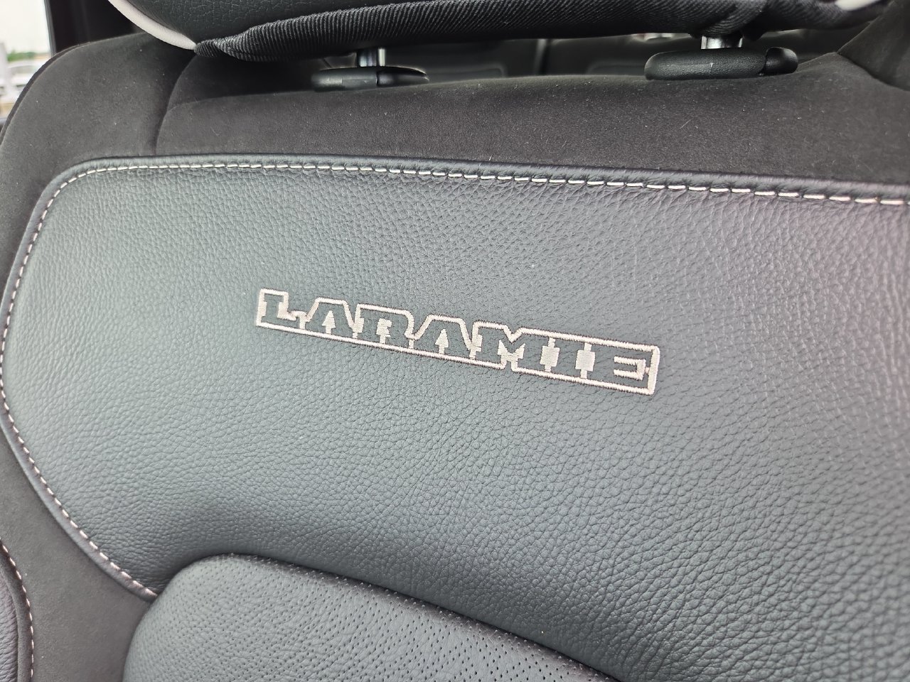 New 2026 RAM 1500 Laramie w/ Sport Appearance Package AWD/4WD image 36