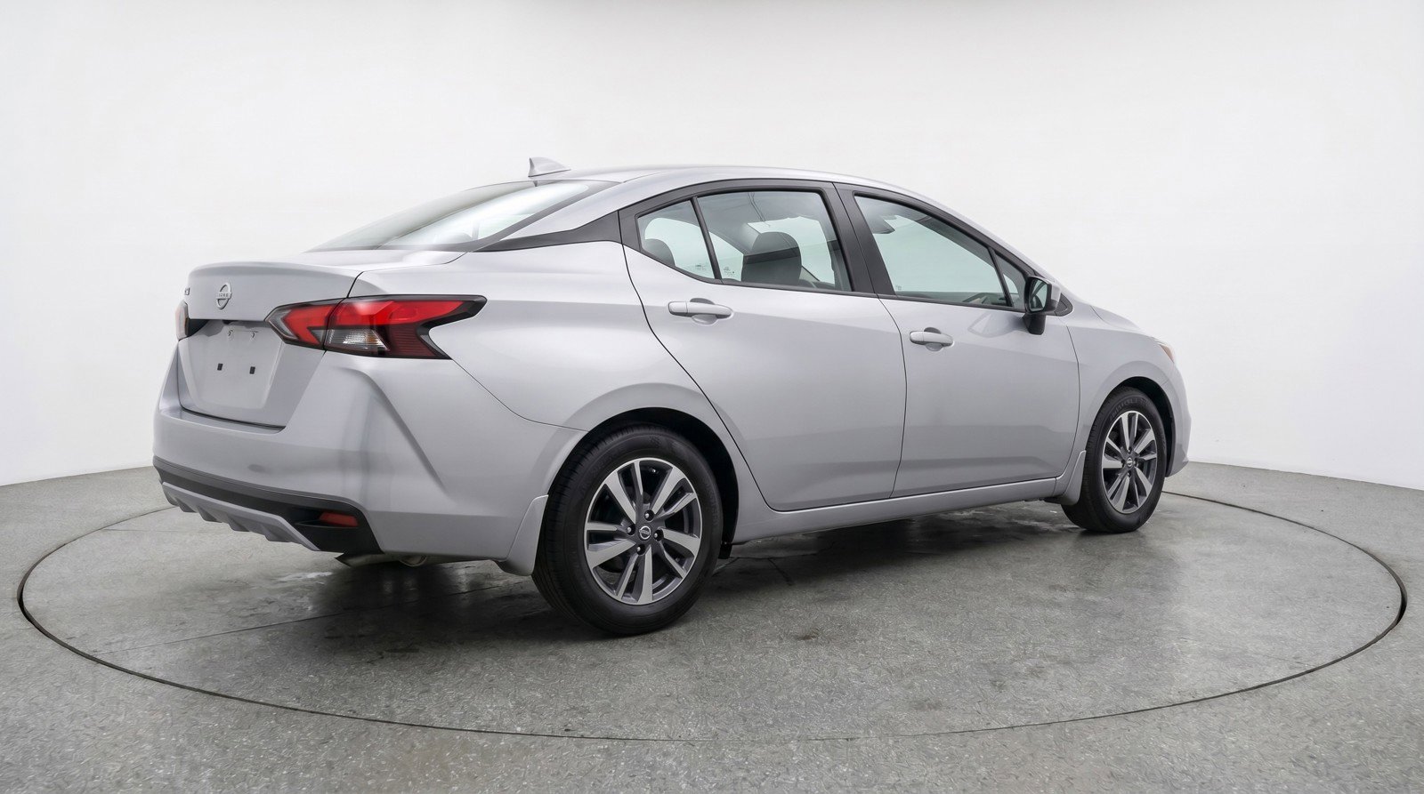 Used 2025 Nissan Versa SV image 9