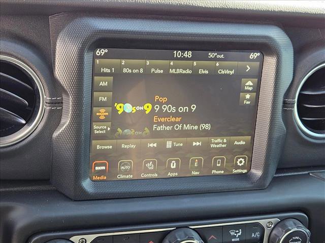 Used 2022 Jeep Wrangler Unlimited Sahara w/ Cold Weather Group image 16