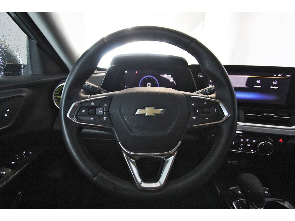 Used 2025 Chevrolet Trax LT w/ Driver Confidence Package FWD image 16