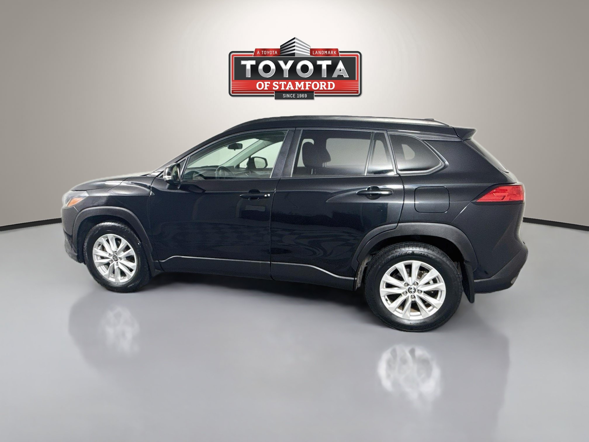 Certified 2023 Toyota Corolla Cross LE AWD/4WD image 4