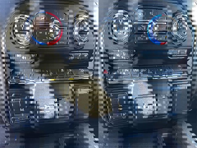 Used 2022 GMC Sierra 1500 SLT w/ SLT Premium Plus Package image 28