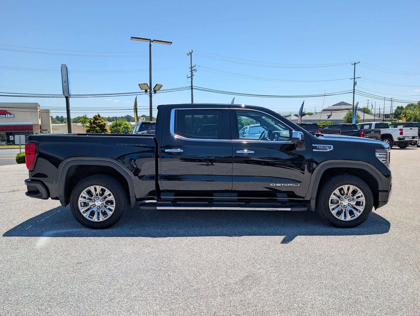 Used 2023 GMC Sierra 1500 Denali AWD/4WD image 2