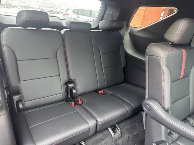 Used 2025 Chevrolet Traverse RS image 33