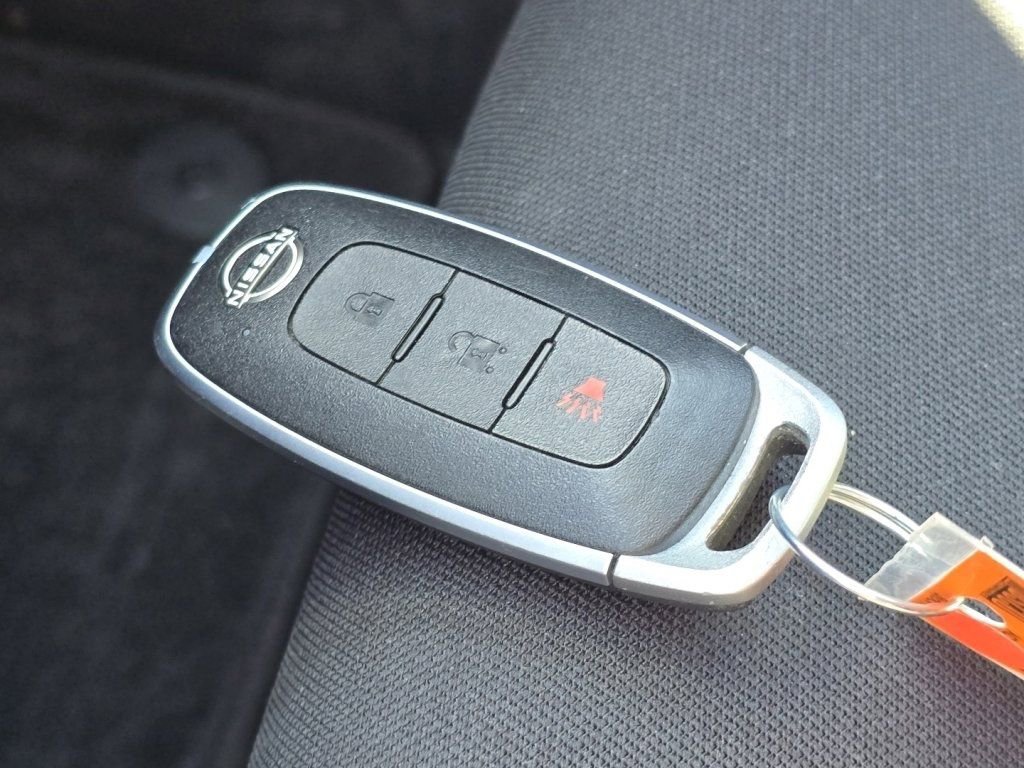 Used 2023 Nissan Rogue S image 31