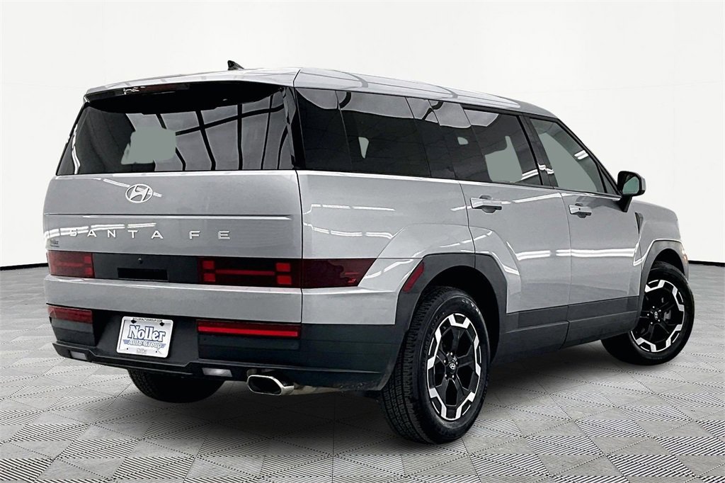 Used 2025 Hyundai Santa Fe SE image 2