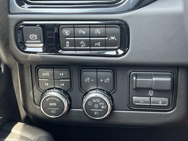New 2026 GMC Yukon XL AT4 Ultimate w/ LPO, Floor Liner Package AWD/4WD image 30