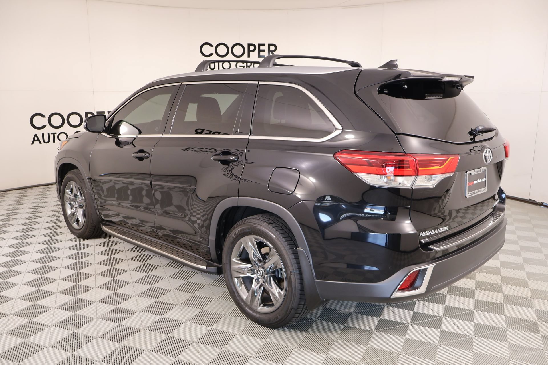 Used 2019 Toyota Highlander Limited Platinum AWD/4WD image 24