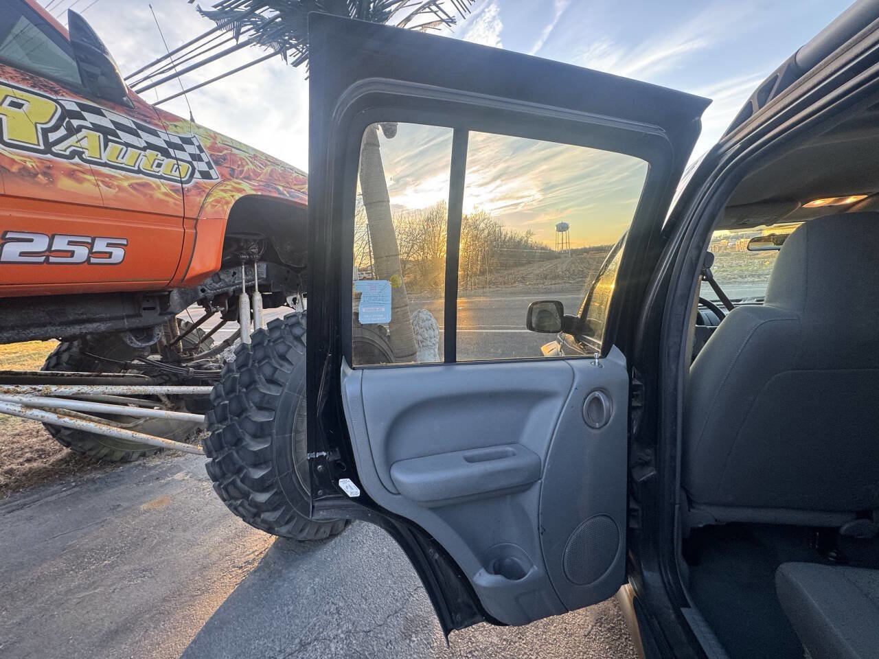 Used 2005 Jeep Liberty Renegade image 16