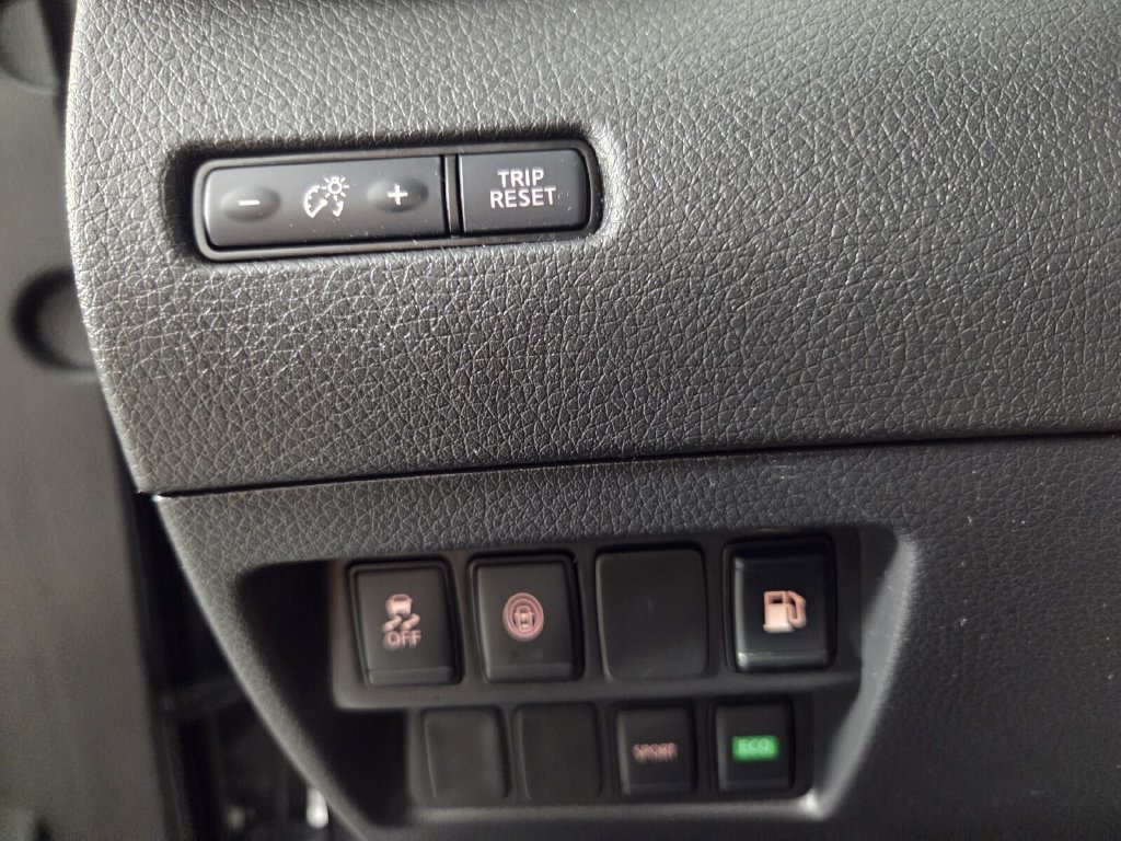 Used 2020 Nissan Rogue S w/ Special Edition Package FWD image 20