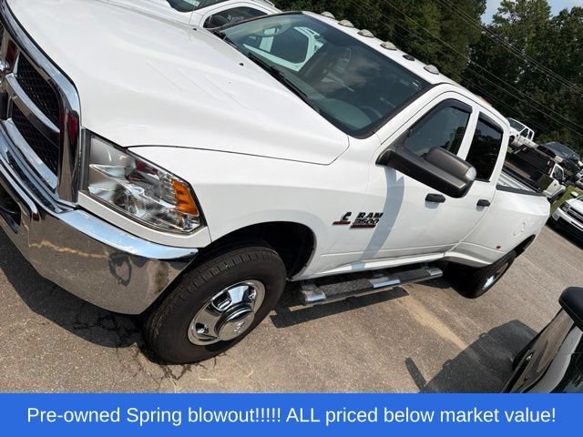 Used 2018 RAM 3500 Tradesman w/ Chrome Appearance Group AWD/4WD image 3