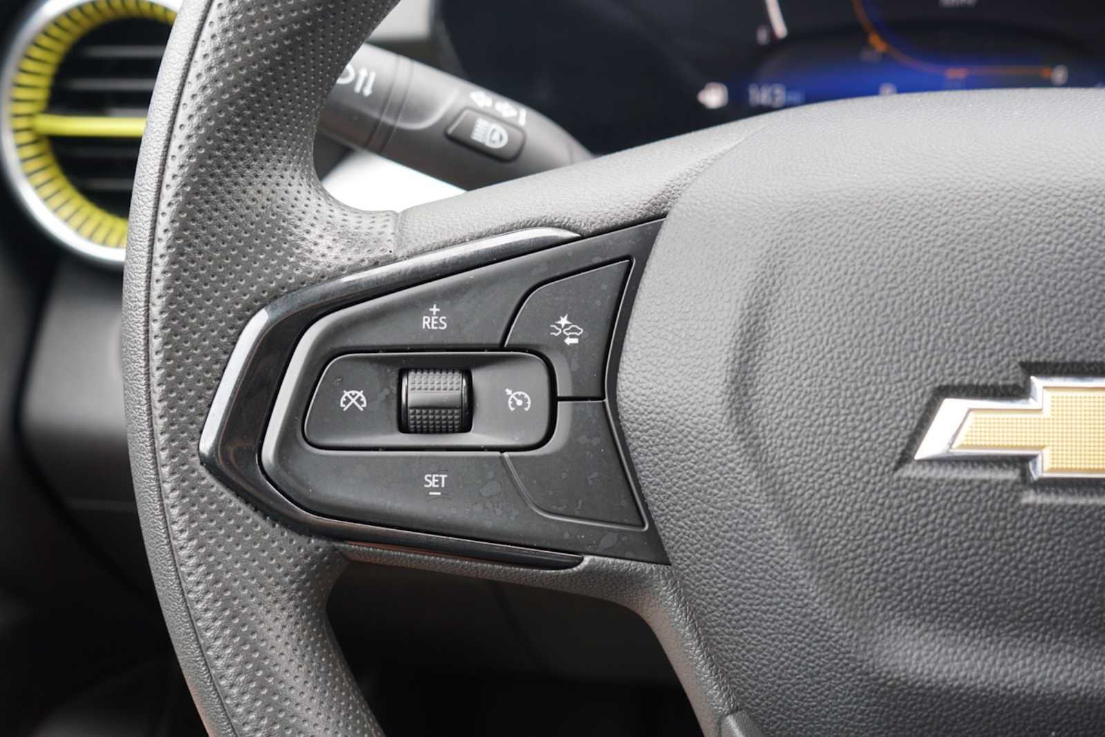 Used 2025 Chevrolet Trax LT FWD image 14