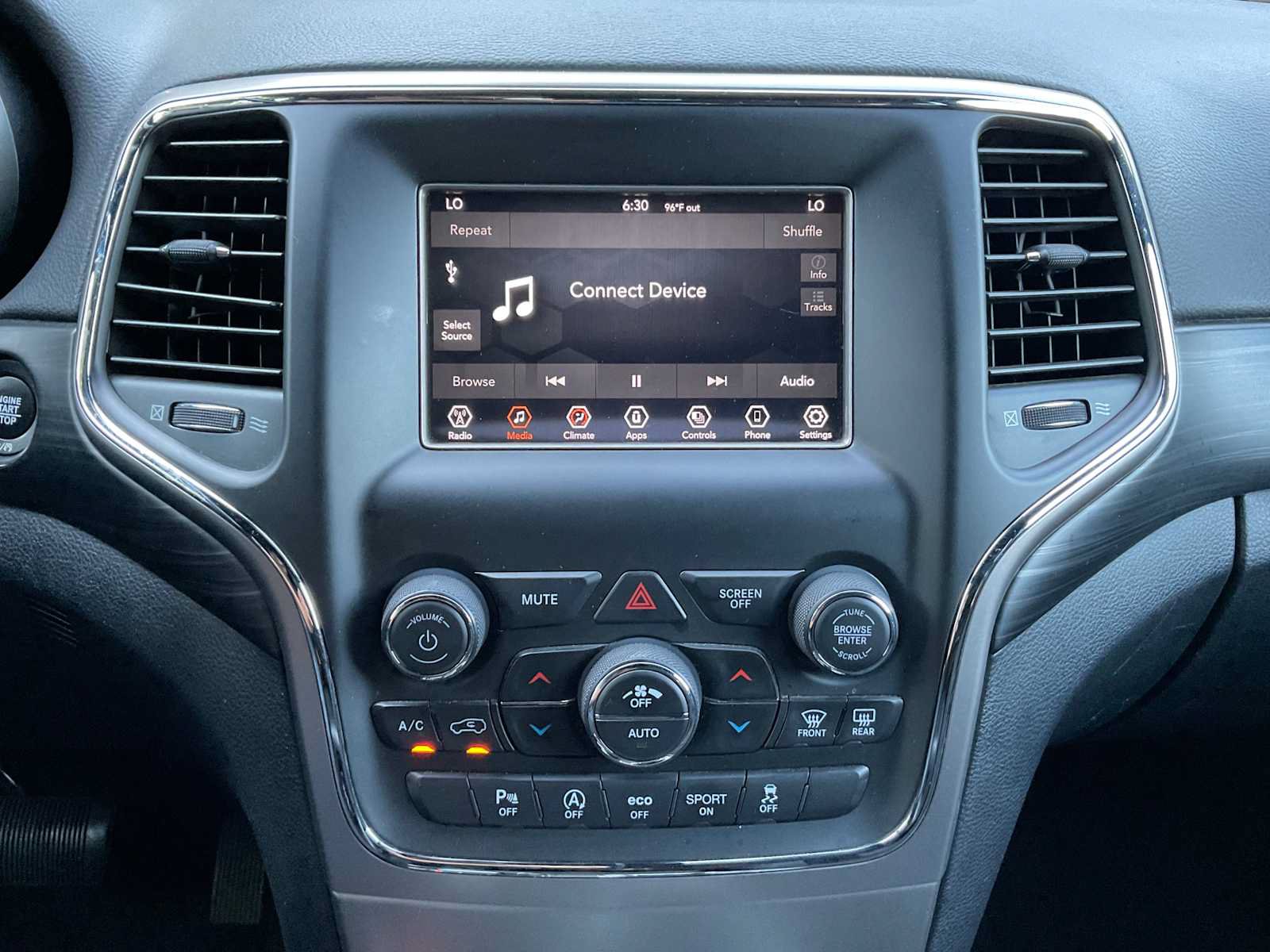 Used 2021 Jeep Grand Cherokee Laredo RWD image 16