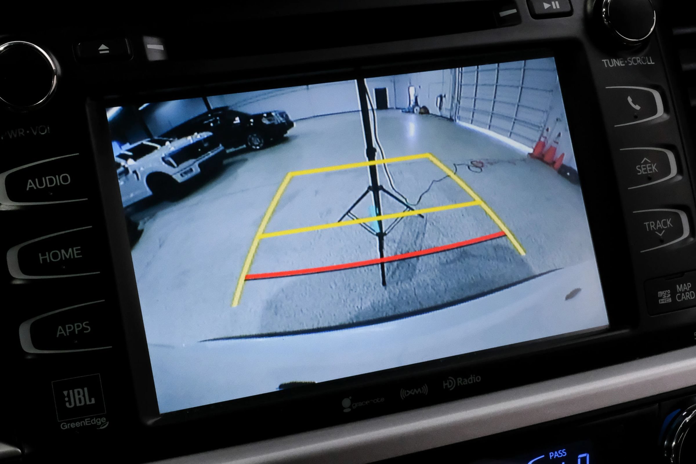 Used 2018 Toyota Highlander Limited FWD image 29