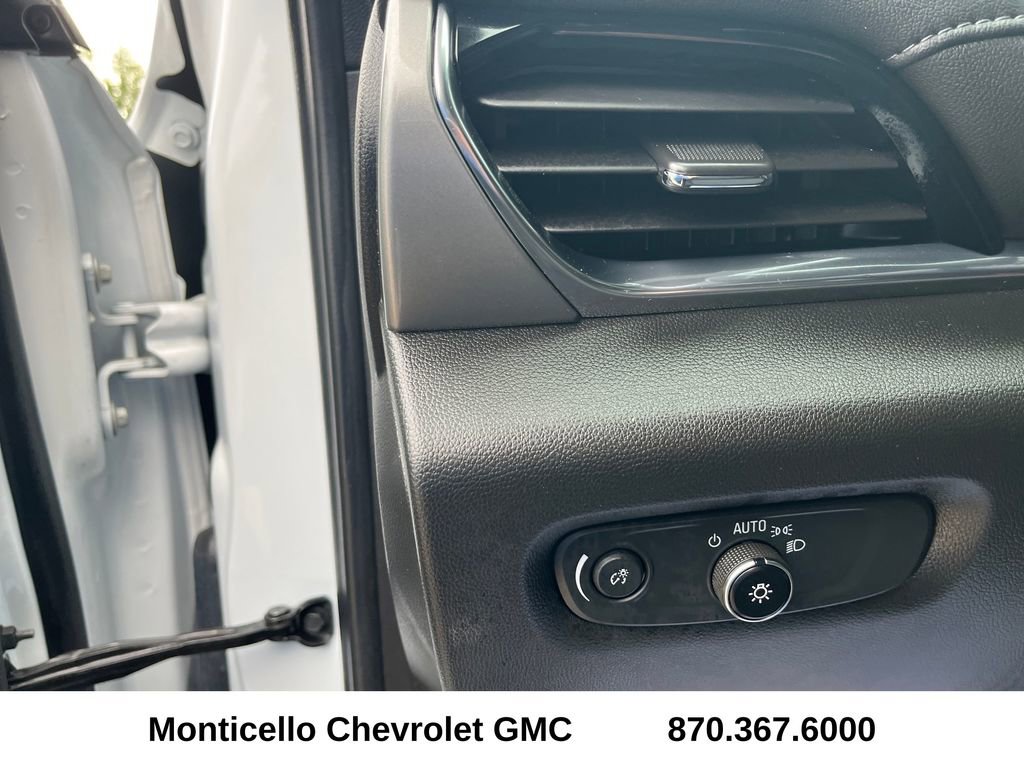 Used 2023 Chevrolet Traverse LT FWD image 12