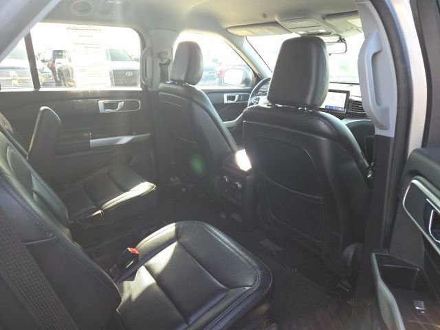 Used 2020 Ford Explorer XLT w/ Equipment Group 202A AWD/4WD image 13