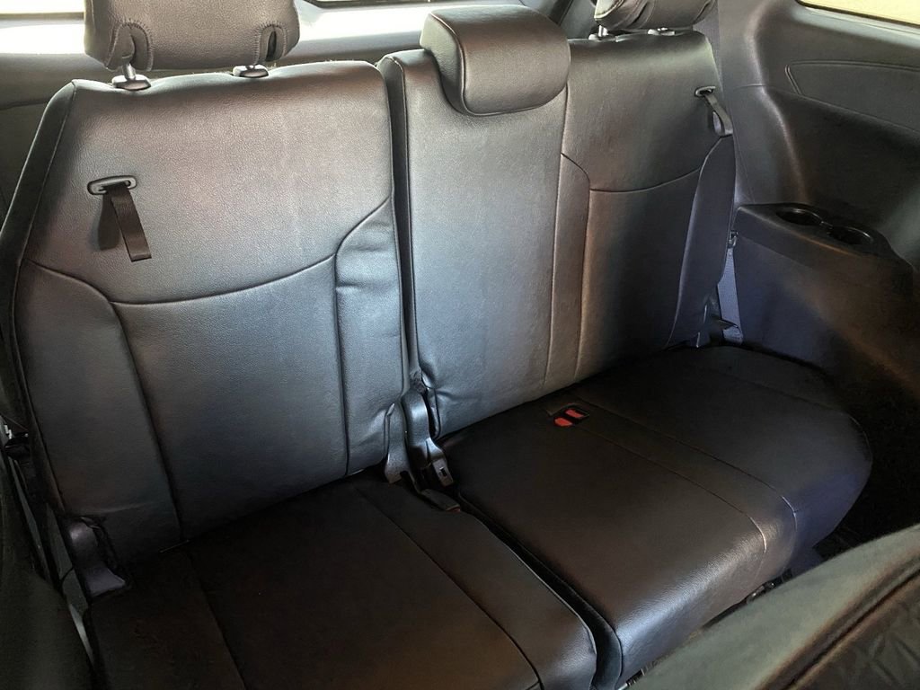 Certified 2025 Toyota Sienna XLE Woodland Edition image 20