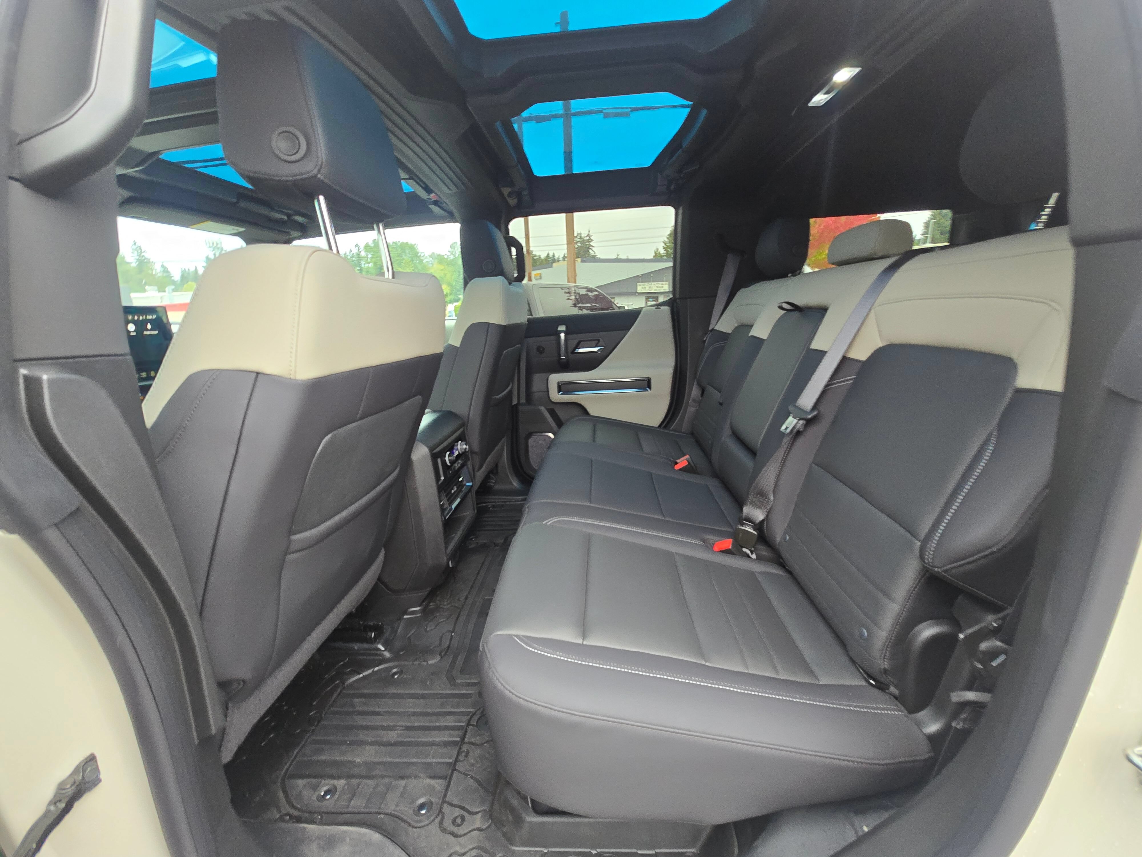New 2026 GMC Hummer EV SUV w/ LPO, Dark Essentials Package AWD/4WD image 10