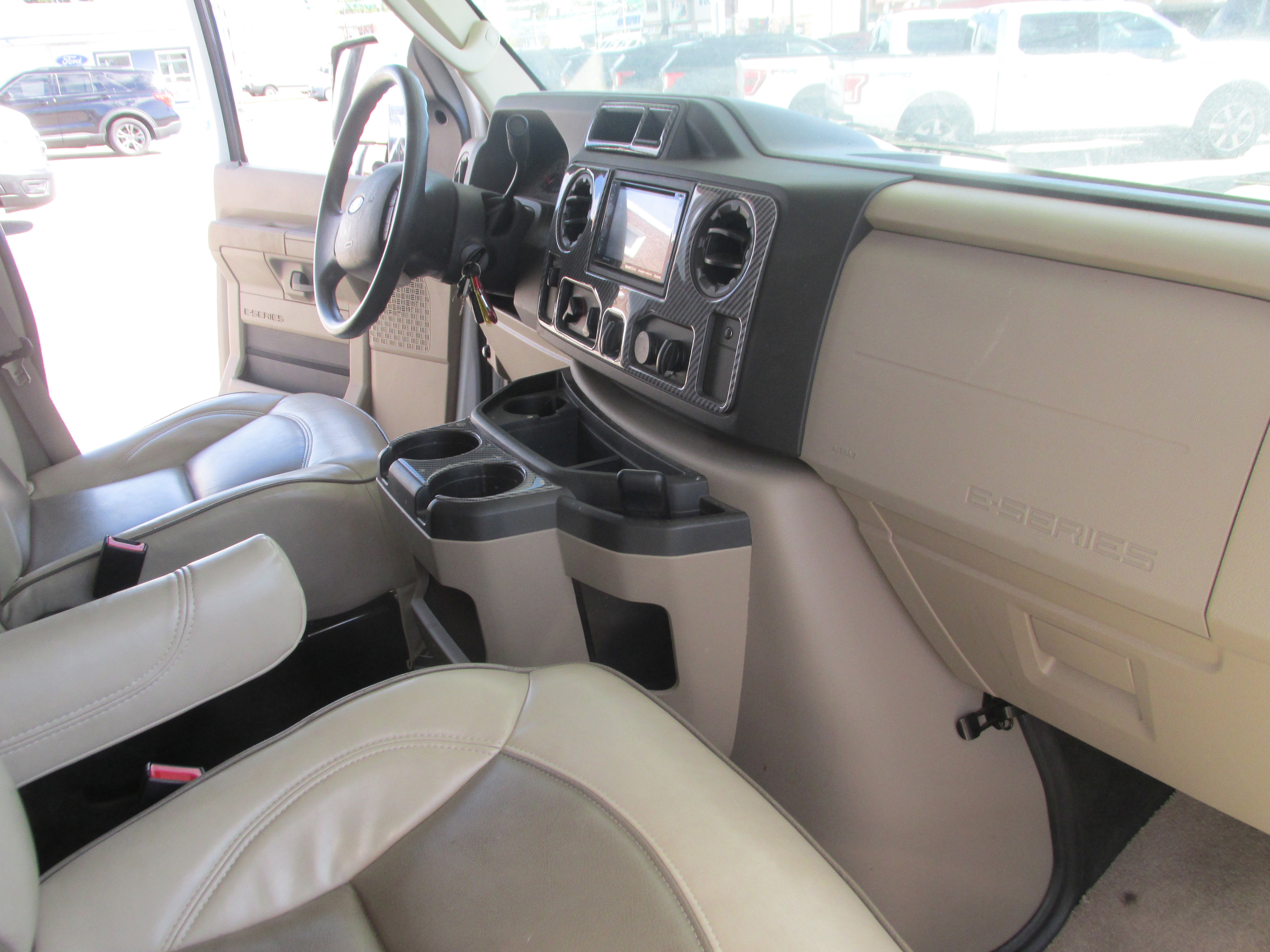 Used 2019 Ford E-450 and Econoline 450 Super Duty w/ Motorhome Prep Package RWD image 10