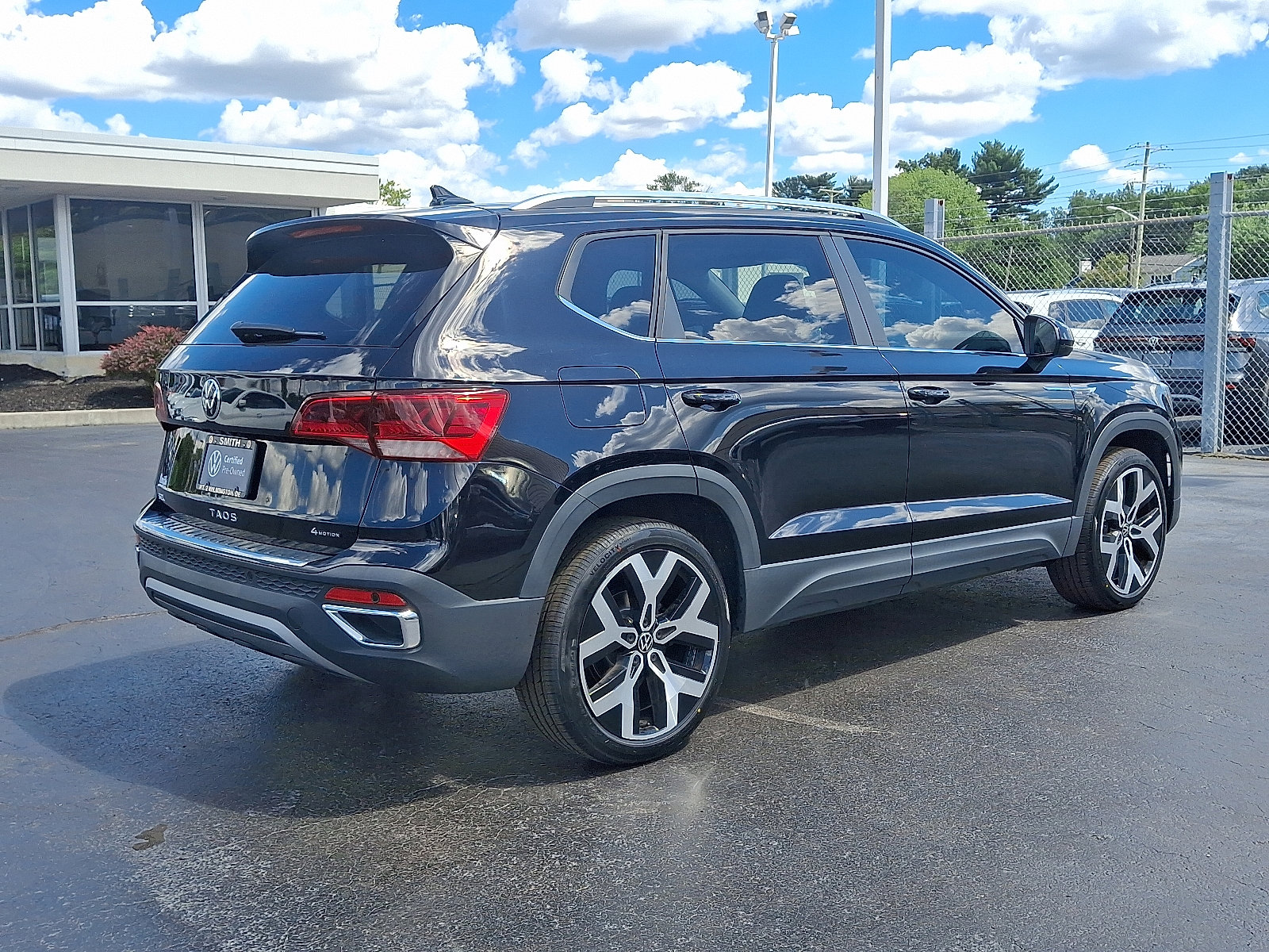 Certified 2022 Volkswagen Taos SEL image 6