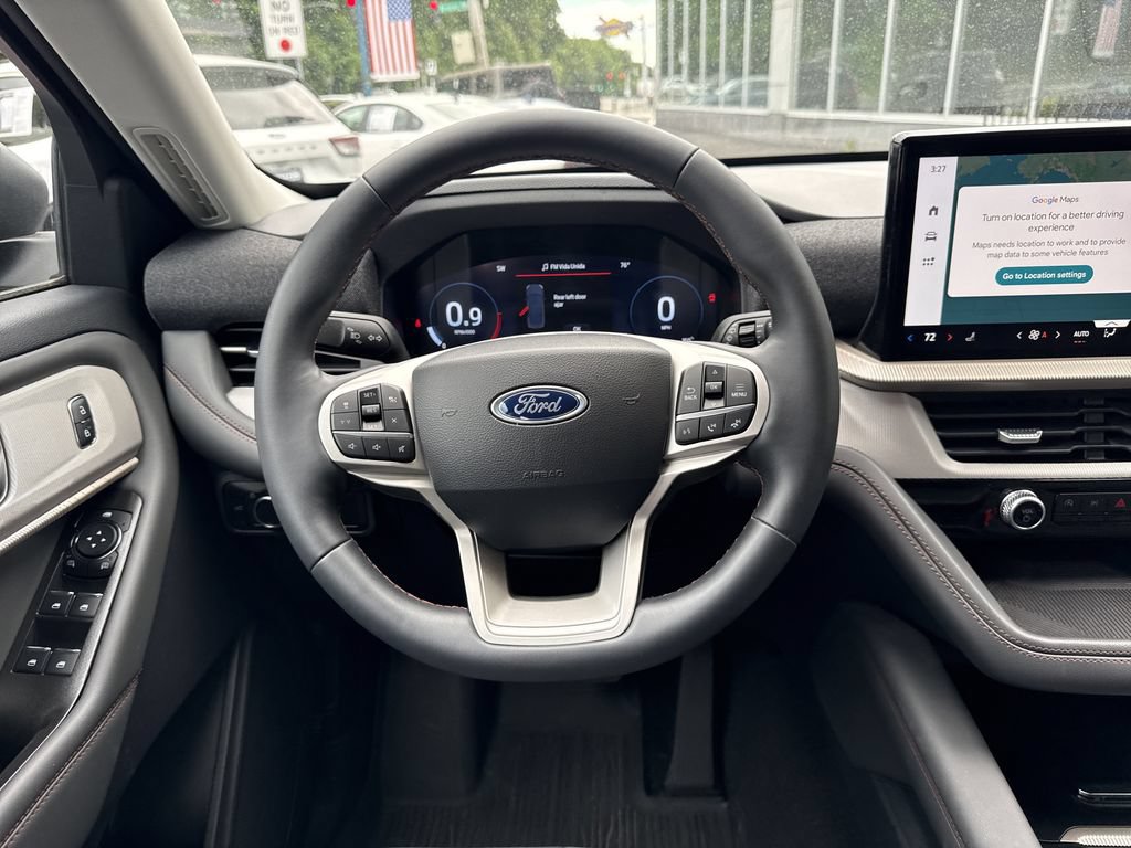 Used 2025 Ford Explorer Active AWD/4WD image 12