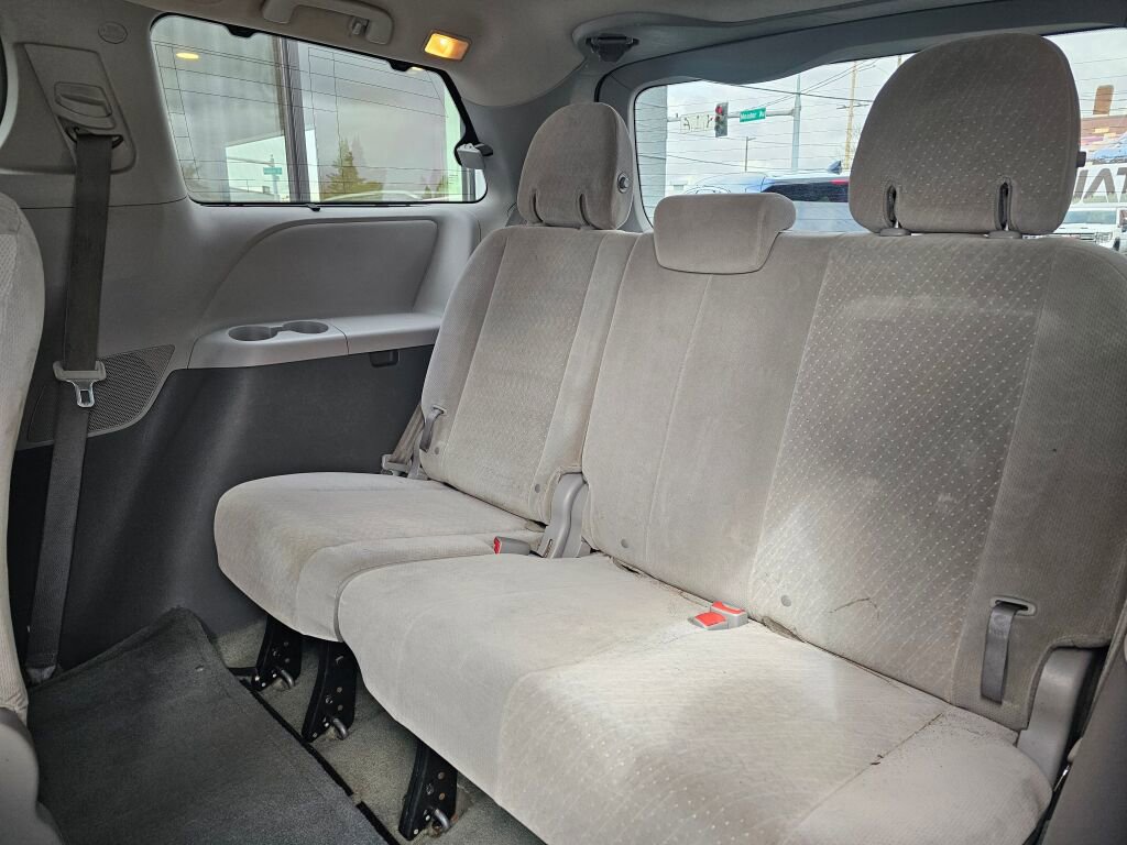 Used 2017 Toyota Sienna LE FWD image 17