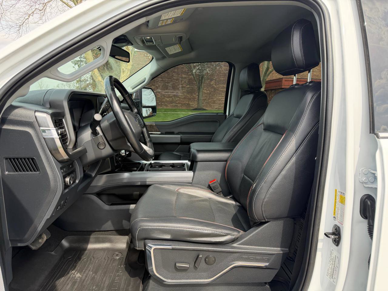 Used 2023 Ford F250 Lariat w/ Chrome Package image 22